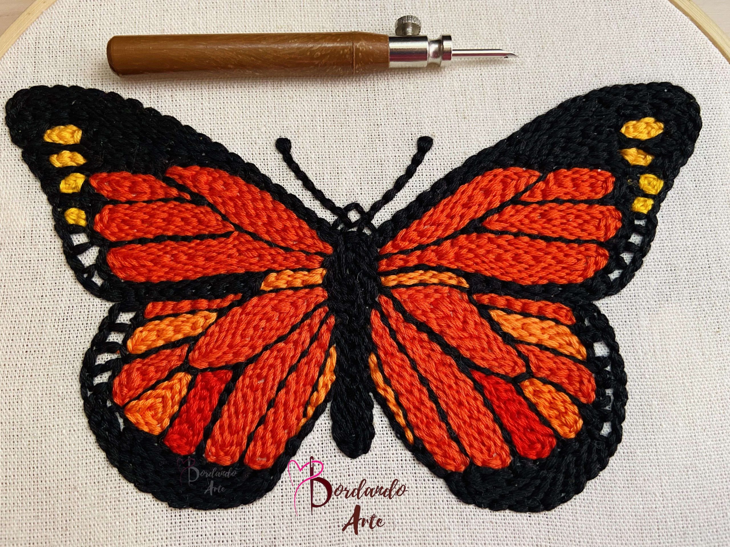 Bordar mariposa monarca con aguja mágica Punch needle embroidery butterfly  - Bordando Arte